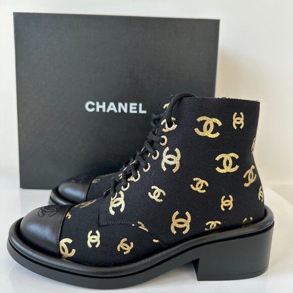 CHANEL Lambskin Shearling Canvas CC Lace Up Boots Black Gold Logo Size 38.5 - Picture 1 of 16